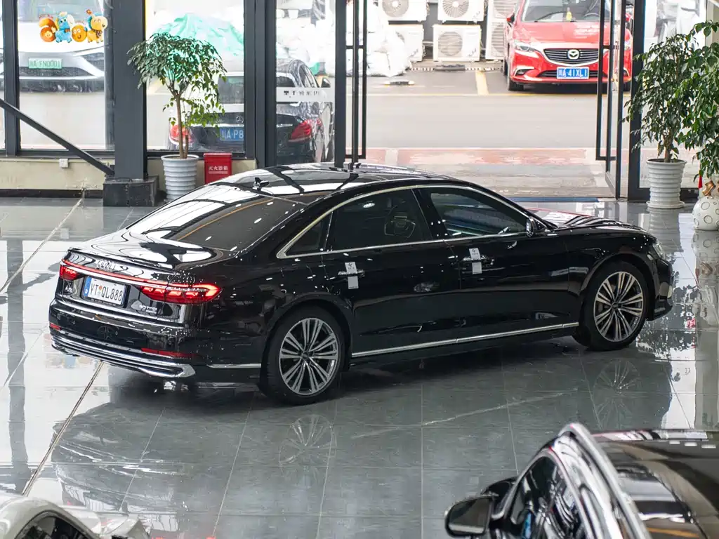 AUDI A8