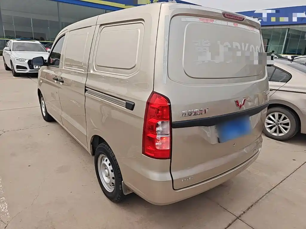 Wuling Hongguang V — миниатюра 5