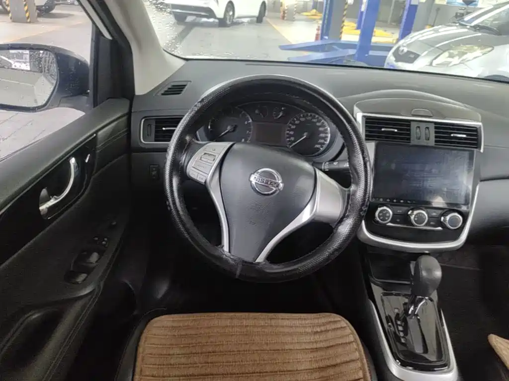 Nissan Tiida — миниатюра 3
