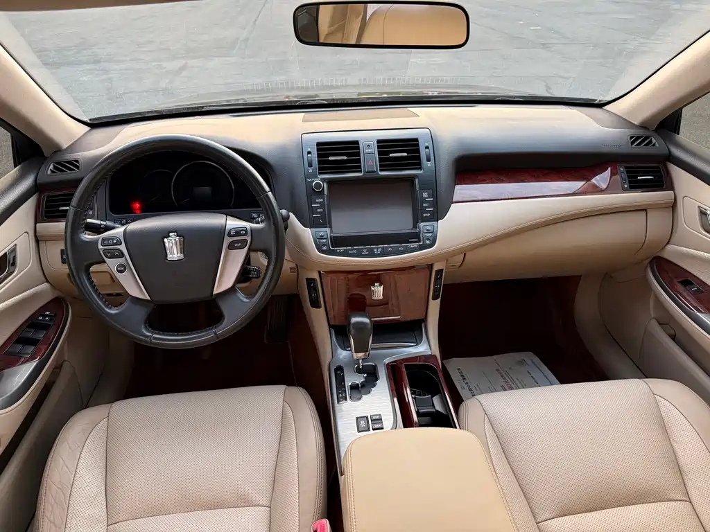 Toyota Crown — миниатюра 4