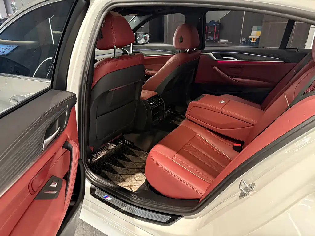BMW 5 Series — миниатюра 7