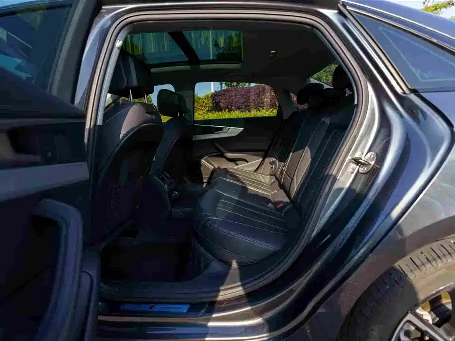 Audi A4L 2022 40 TFSI Luxury