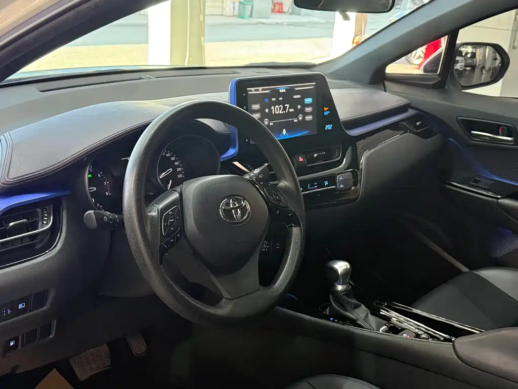 TOYOTA C HR