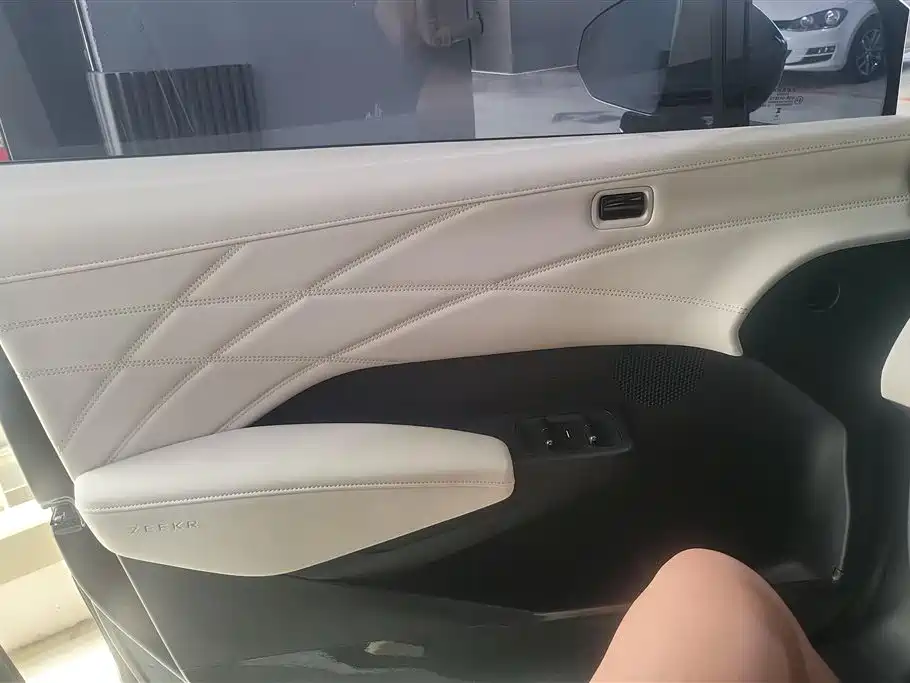 Zeekr X 2026 Max мест