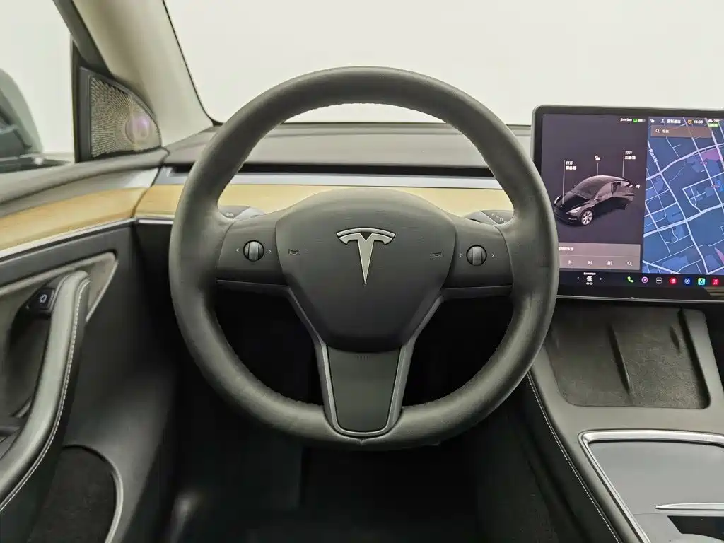 Tesla Model Y — миниатюра 11