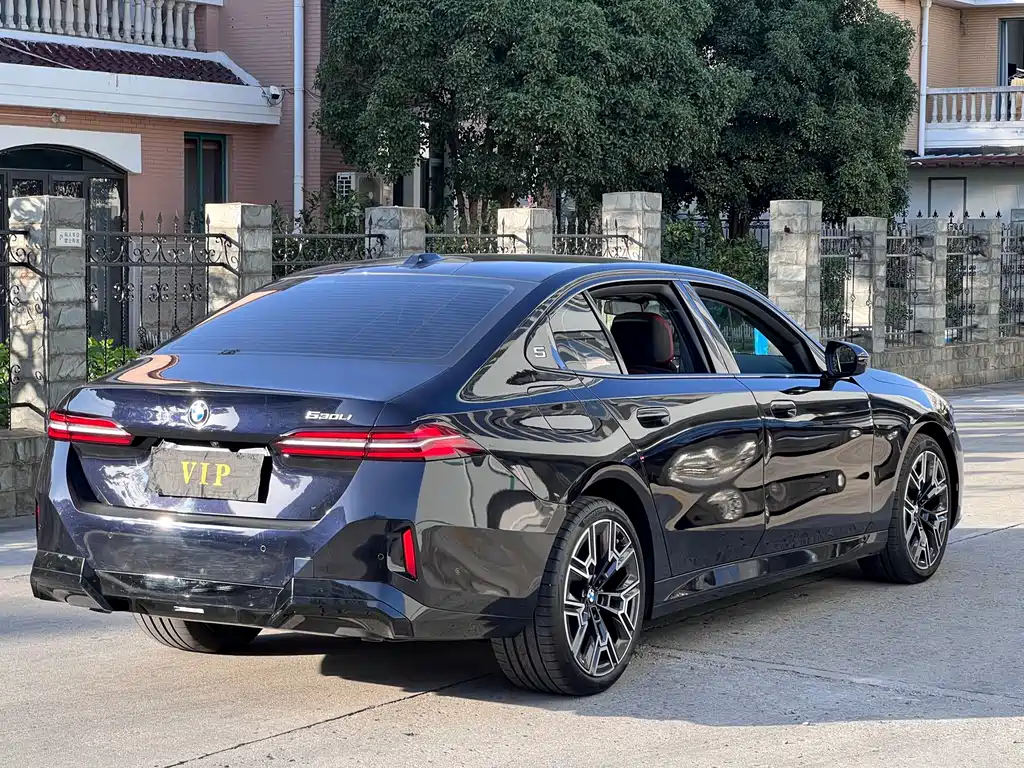 BMW 5 Series — миниатюра 9