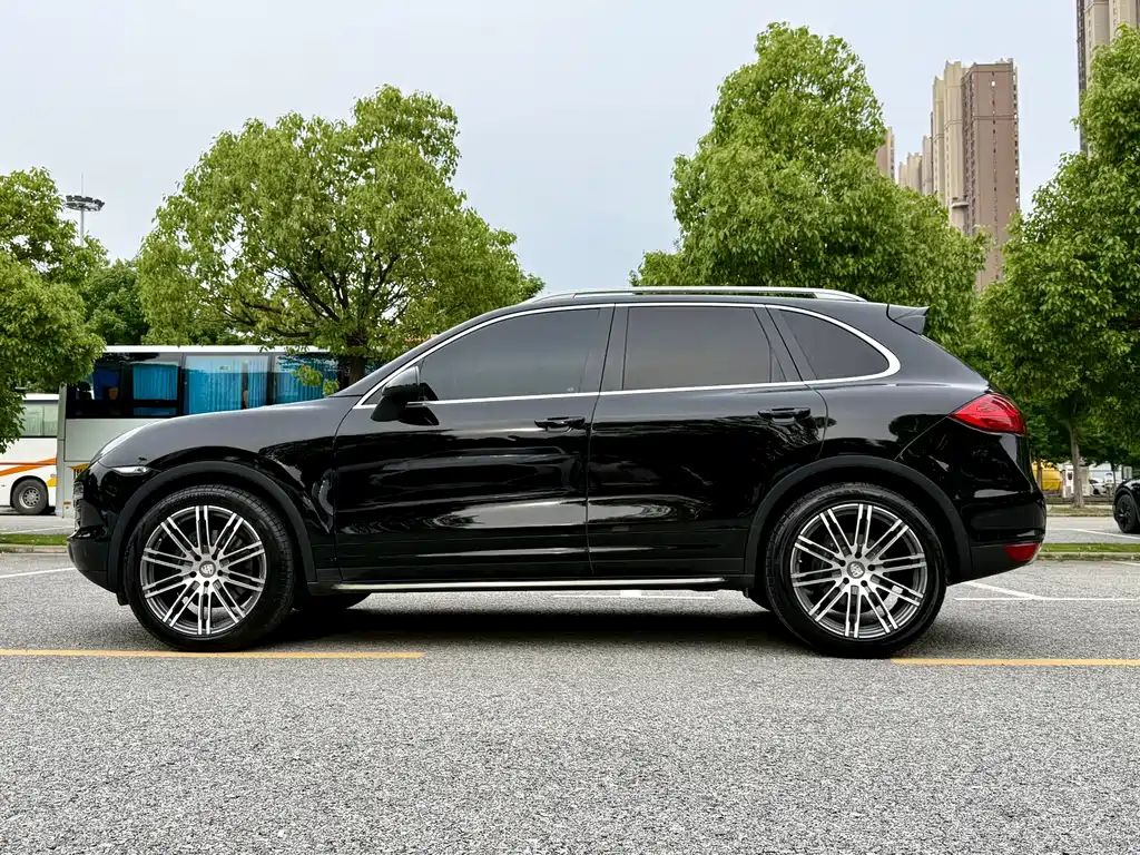 Porsche Cayenne — миниатюра 3
