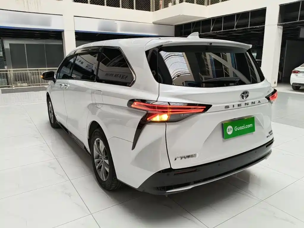 Toyota Sienna — миниатюра 5