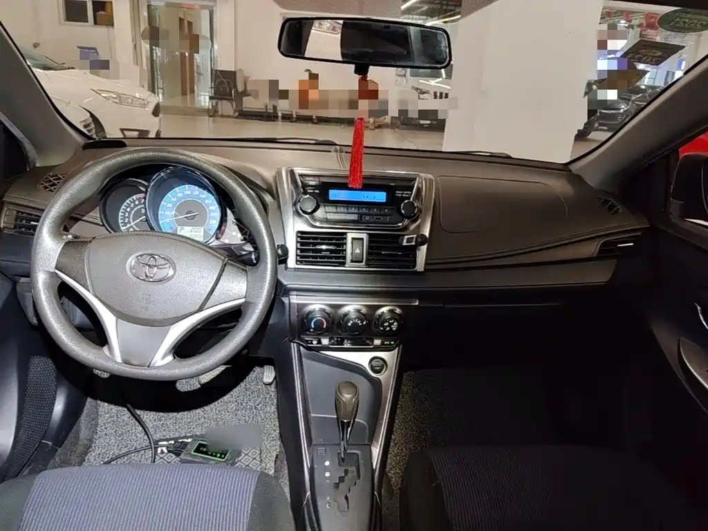 Toyota Yaris L — миниатюра 10