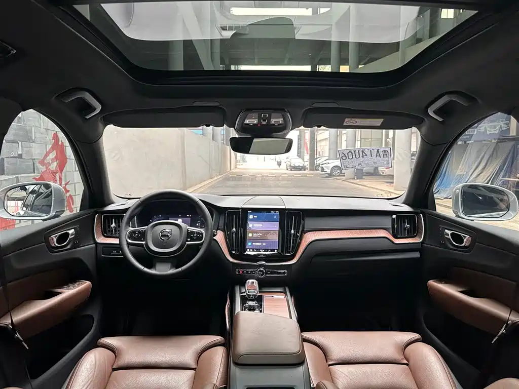 VOLVO XC60 PLUG IN HYBRID