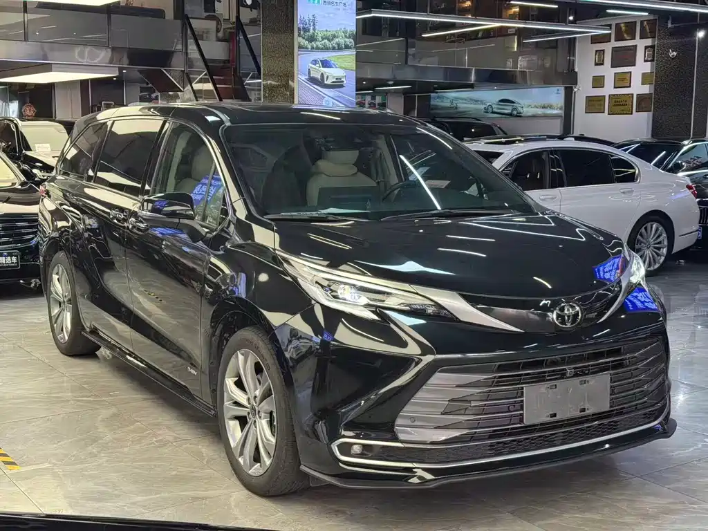 Toyota Sienna — миниатюра 3