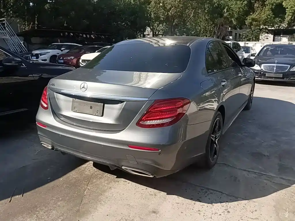 Mercedes-Benz E-Class (Import) — миниатюра 7