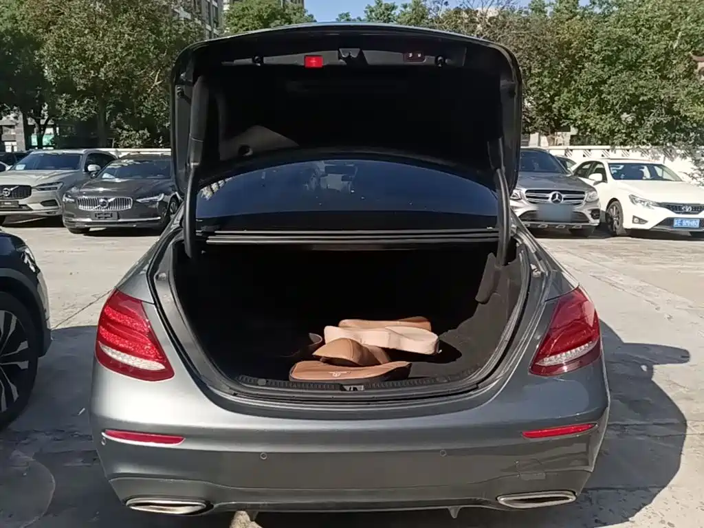 Mercedes-Benz E-Class (Import) — миниатюра 19
