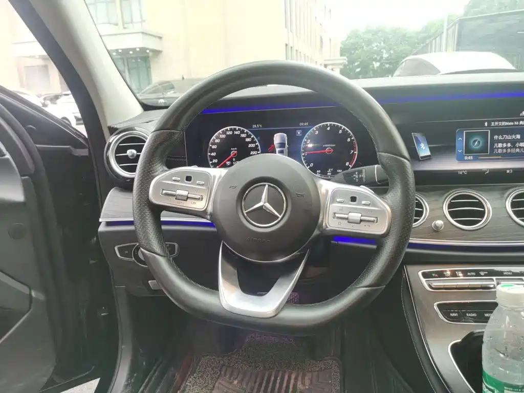 Mercedes-Benz E-Class — миниатюра 11