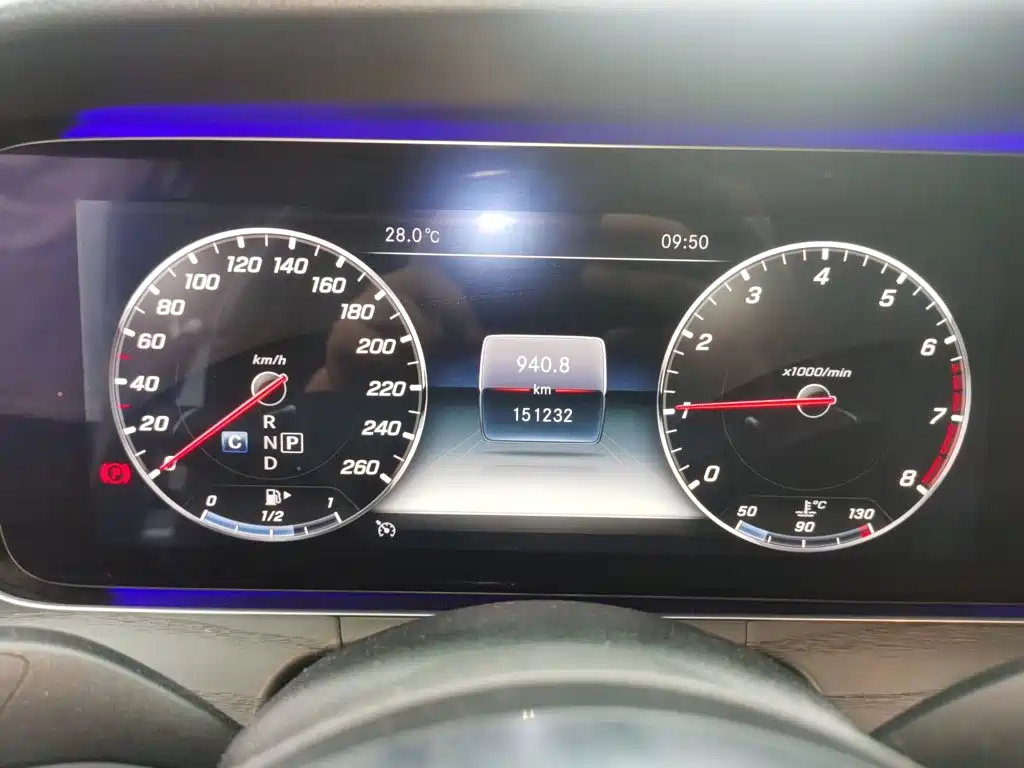 Mercedes-Benz E-Class — миниатюра 12