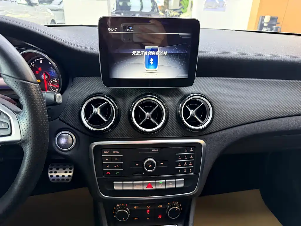 Mercedes-Benz GLA — миниатюра 12