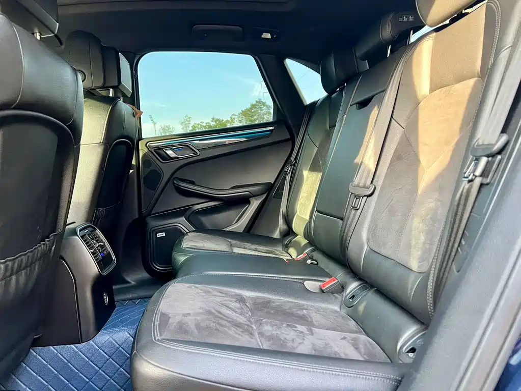 Porsche Macan — миниатюра 9
