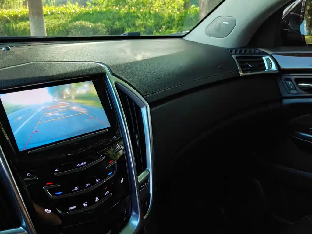 Cadillac SRX — миниатюра 6
