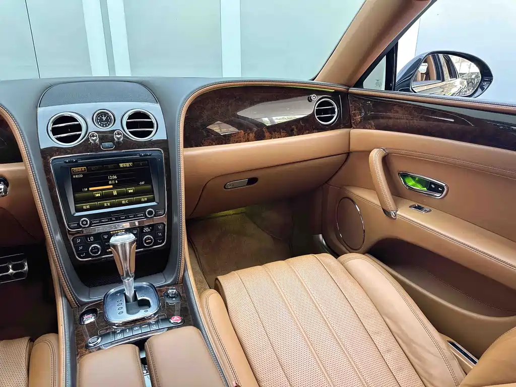 Bentley Flying Spur — миниатюра 10
