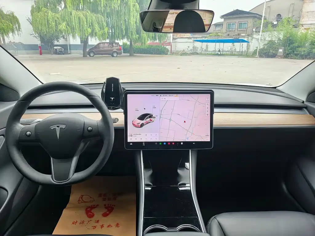 Tesla Model 3 — миниатюра 8