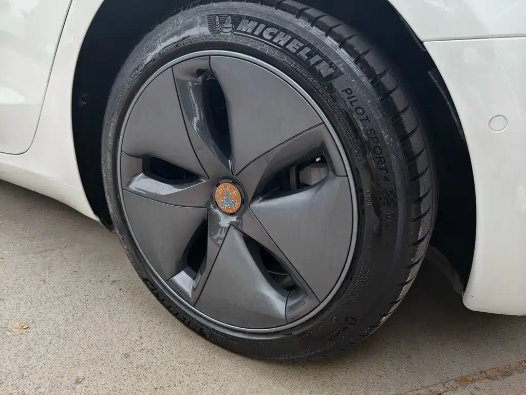 Tesla Model 3 — миниатюра 13