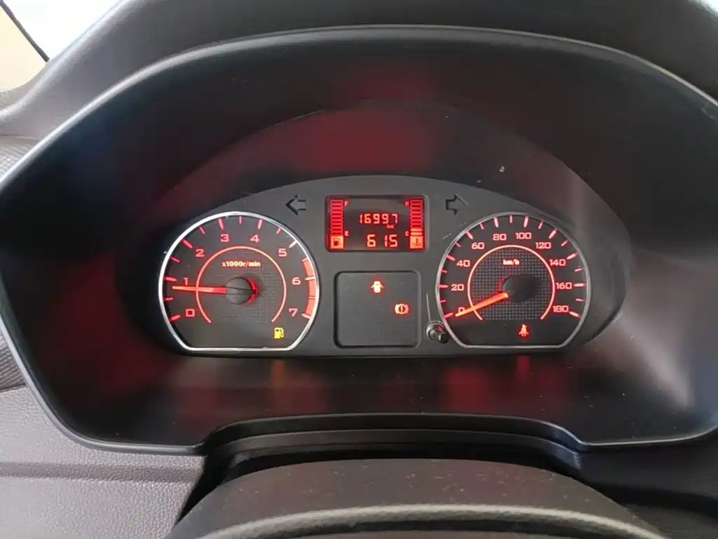 Wuling Hongguang V — миниатюра 12