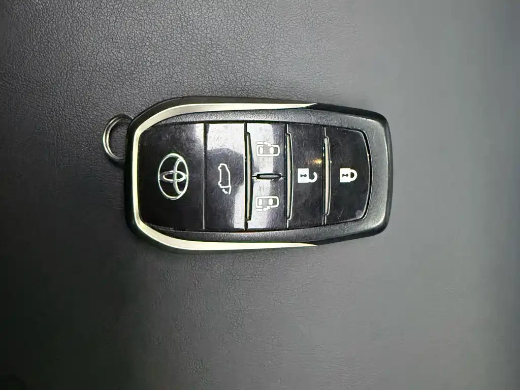 Toyota Alphard — миниатюра 21