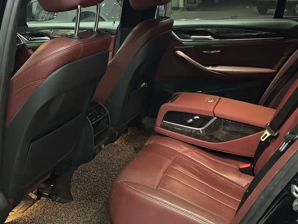 BMW 5 Series — миниатюра 8