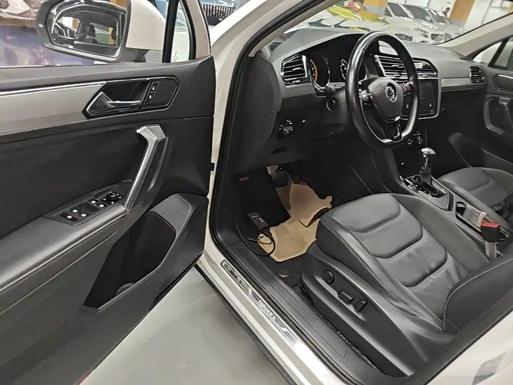 Volkswagen Tiguan L — миниатюра 16