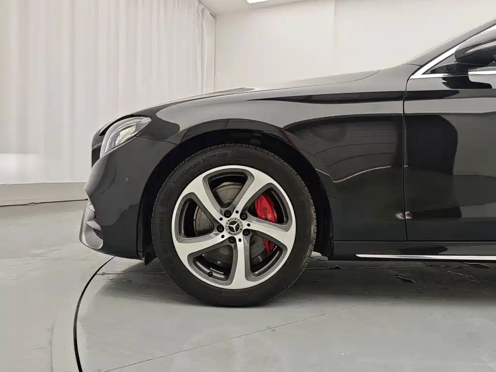Mercedes-Benz E-Class — миниатюра 6