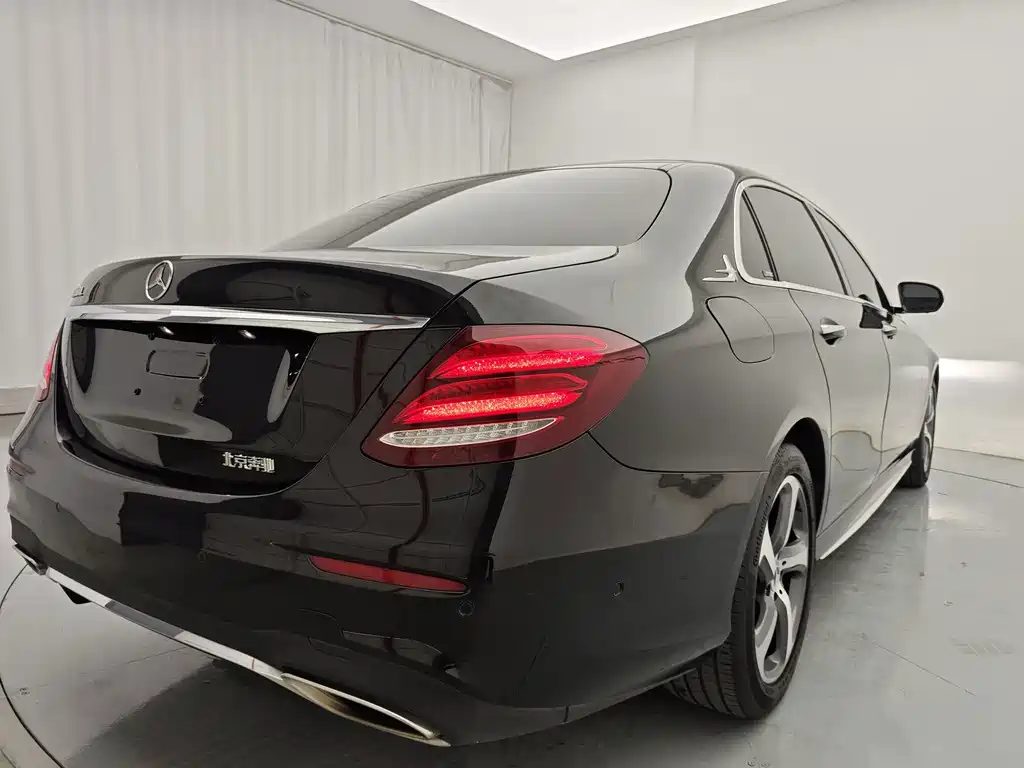 Mercedes-Benz E-Class — миниатюра 10
