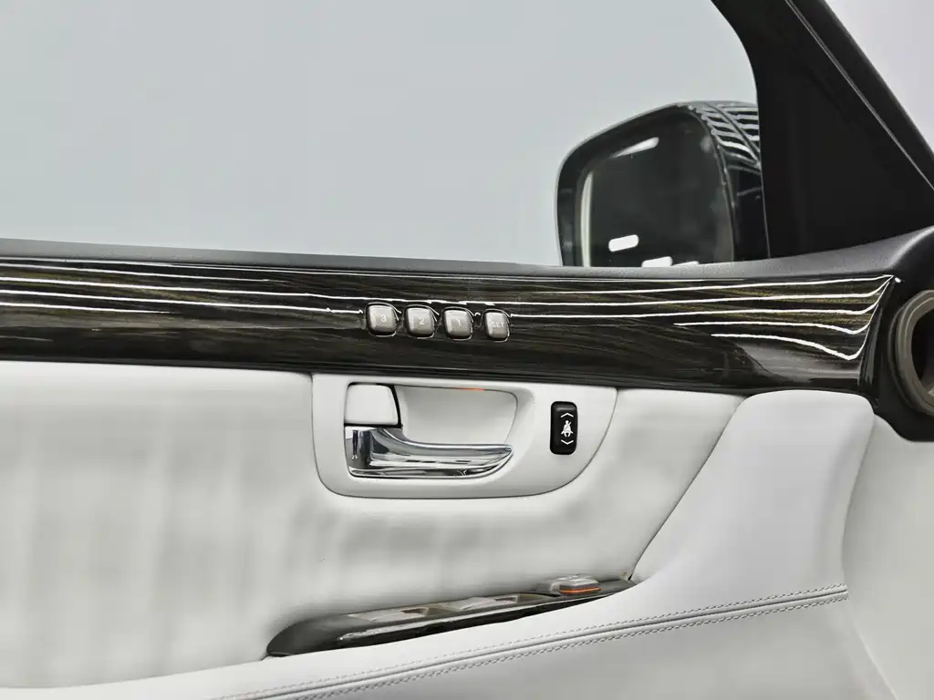 Lexus LS — миниатюра 25
