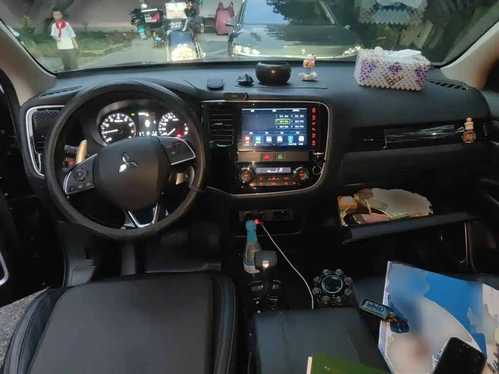 Mitsubishi Outlander — миниатюра 6