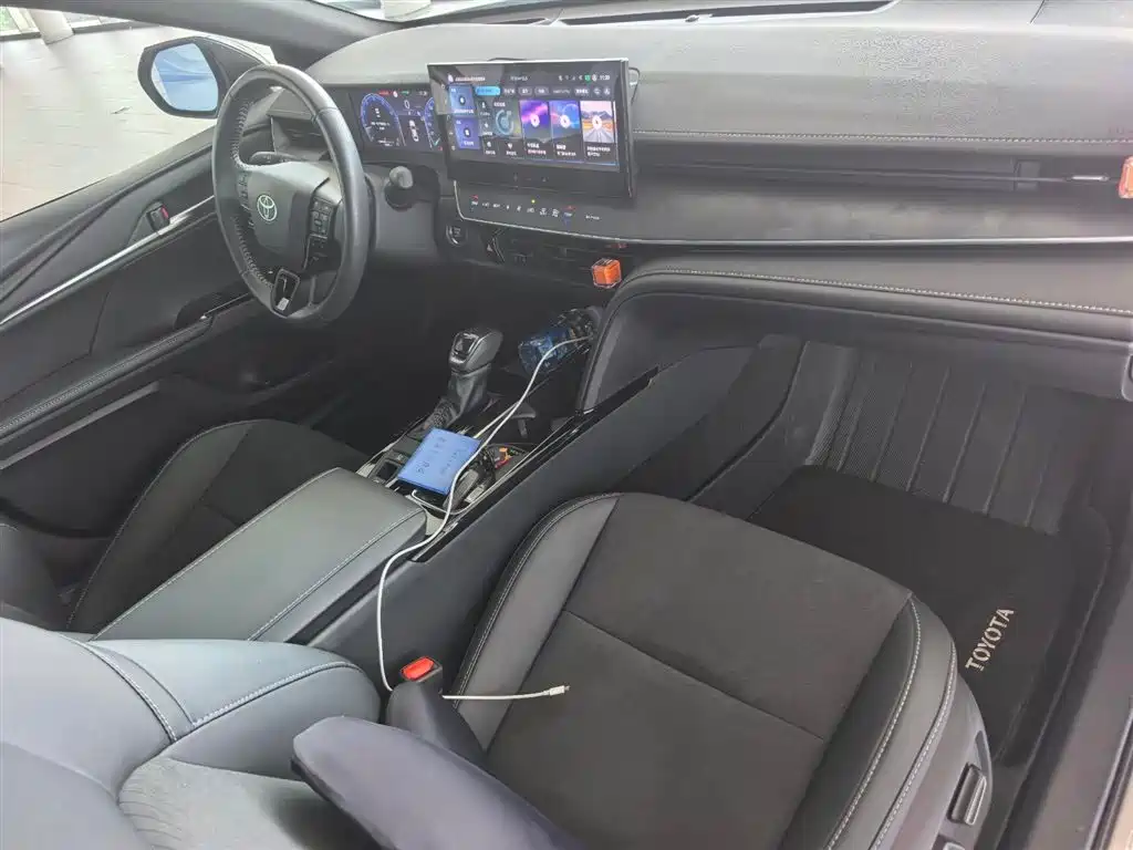 Toyota Camry — миниатюра 18