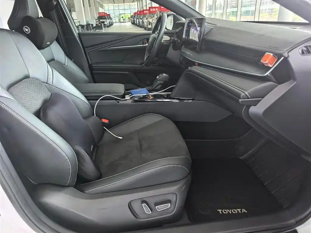 Toyota Camry — миниатюра 13