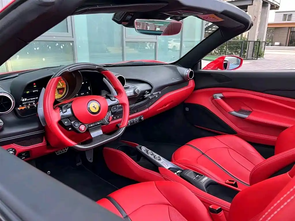 FERRARI F8