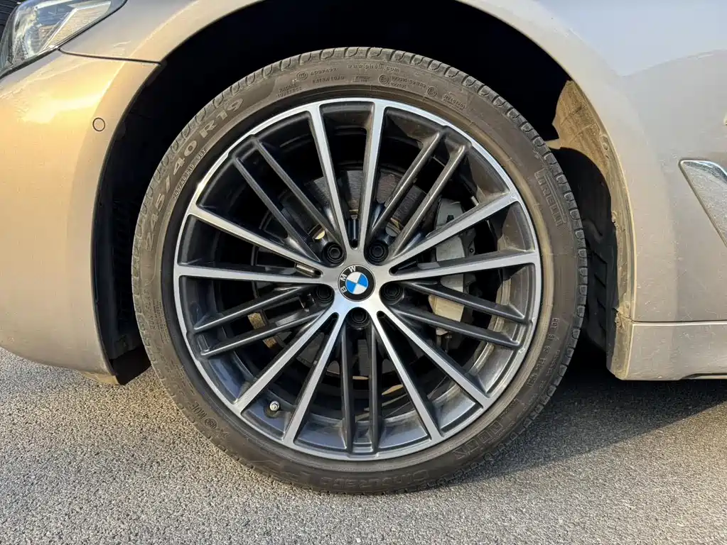 BMW 5 Series — миниатюра 22