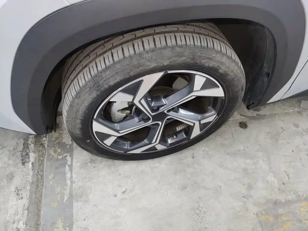 Geely Boyue L — миниатюра 23