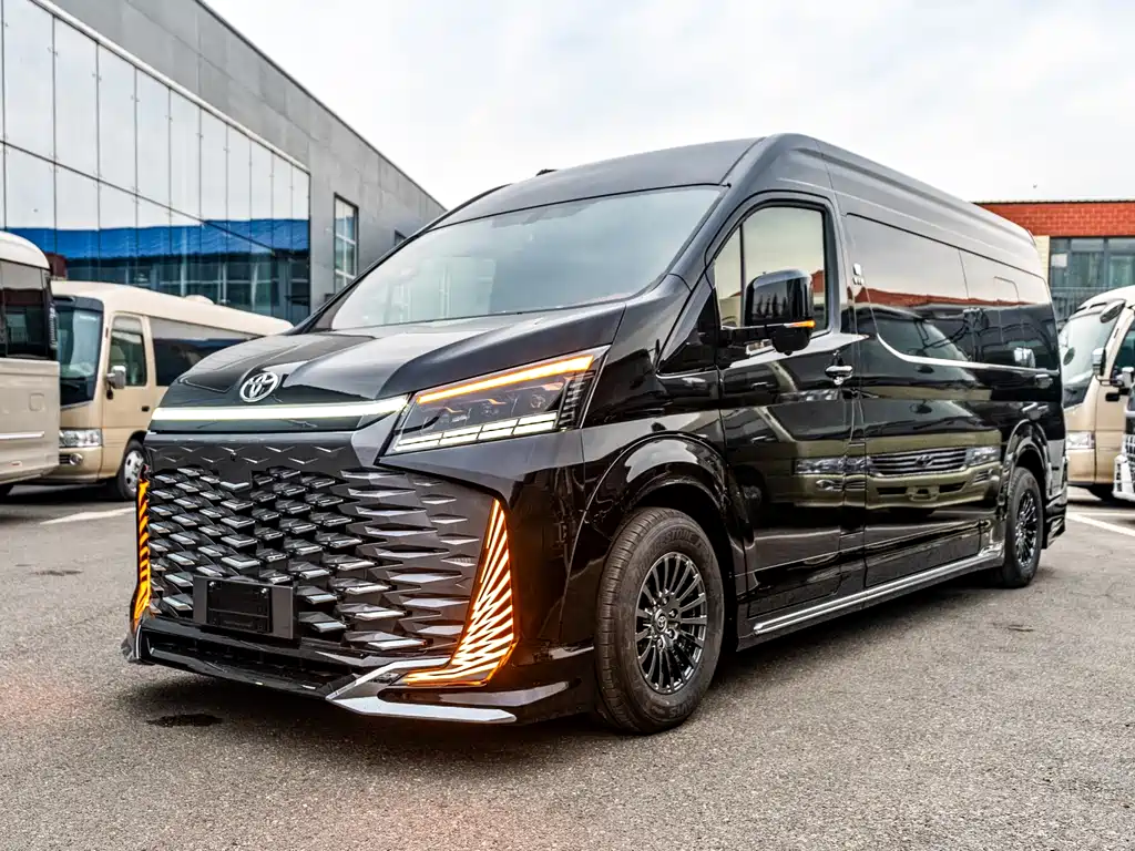 Toyota HiAce 2022 3.5L AT