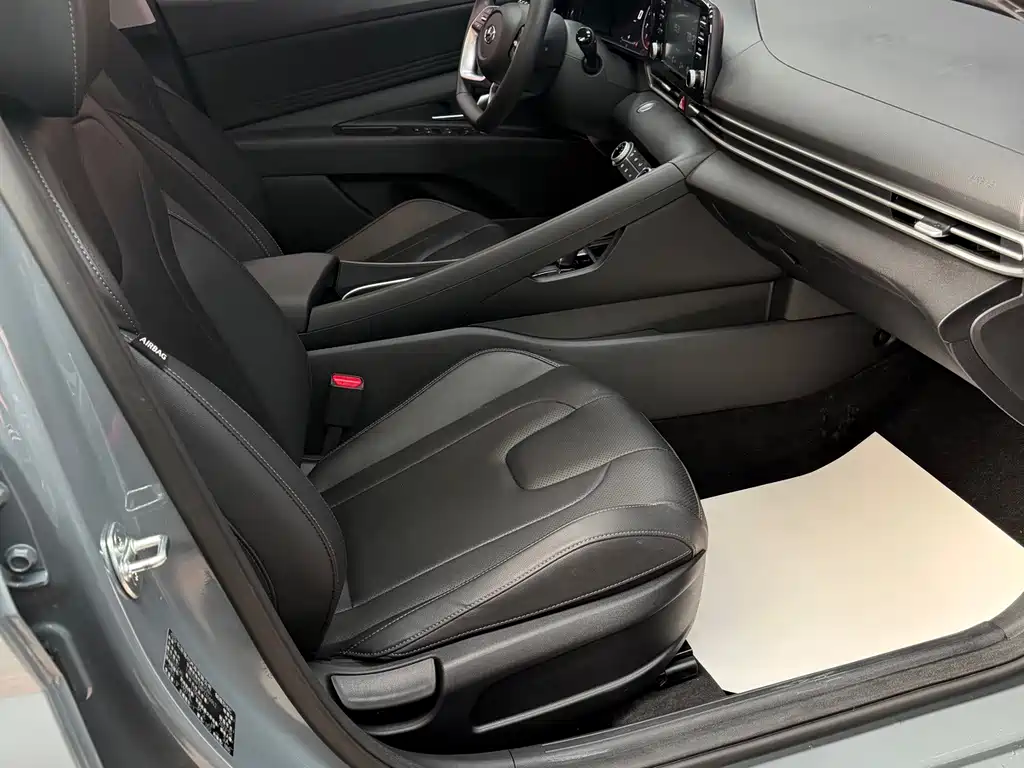 Hyundai Elantra — миниатюра 14