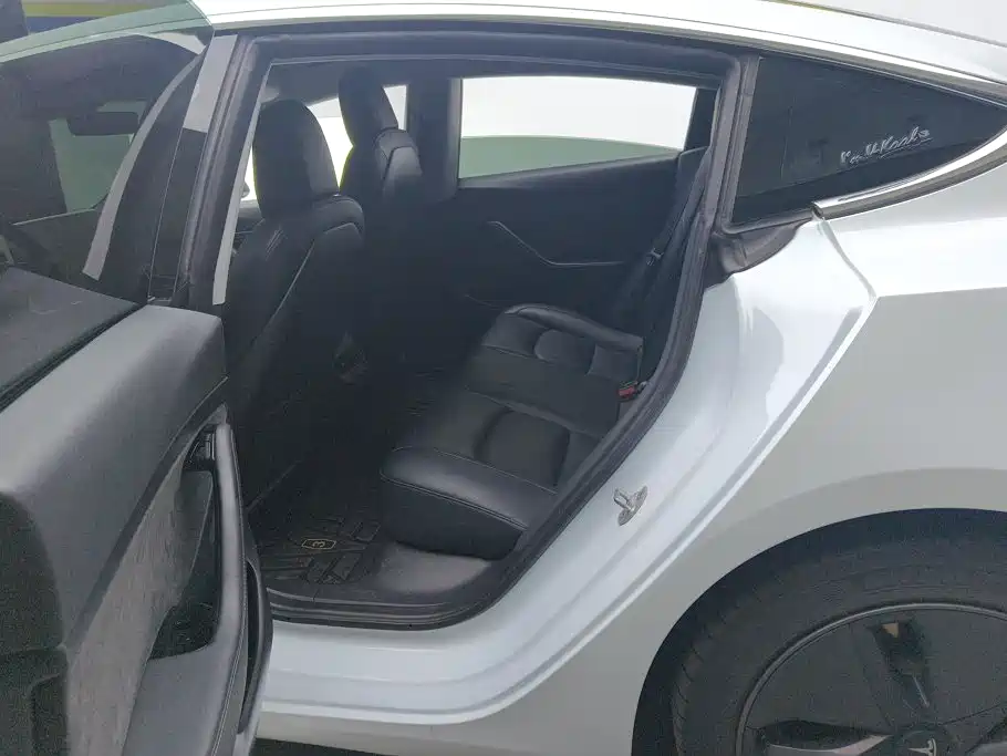 Tesla Model 3 — миниатюра 11