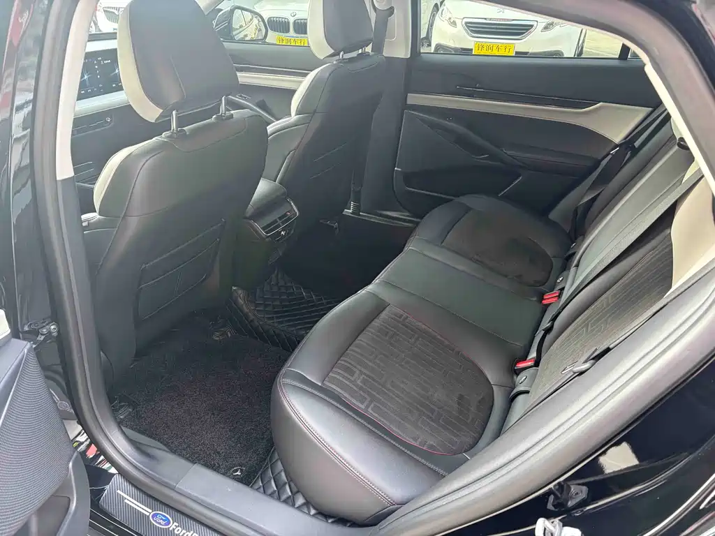 Ford Mondeo — миниатюра 10
