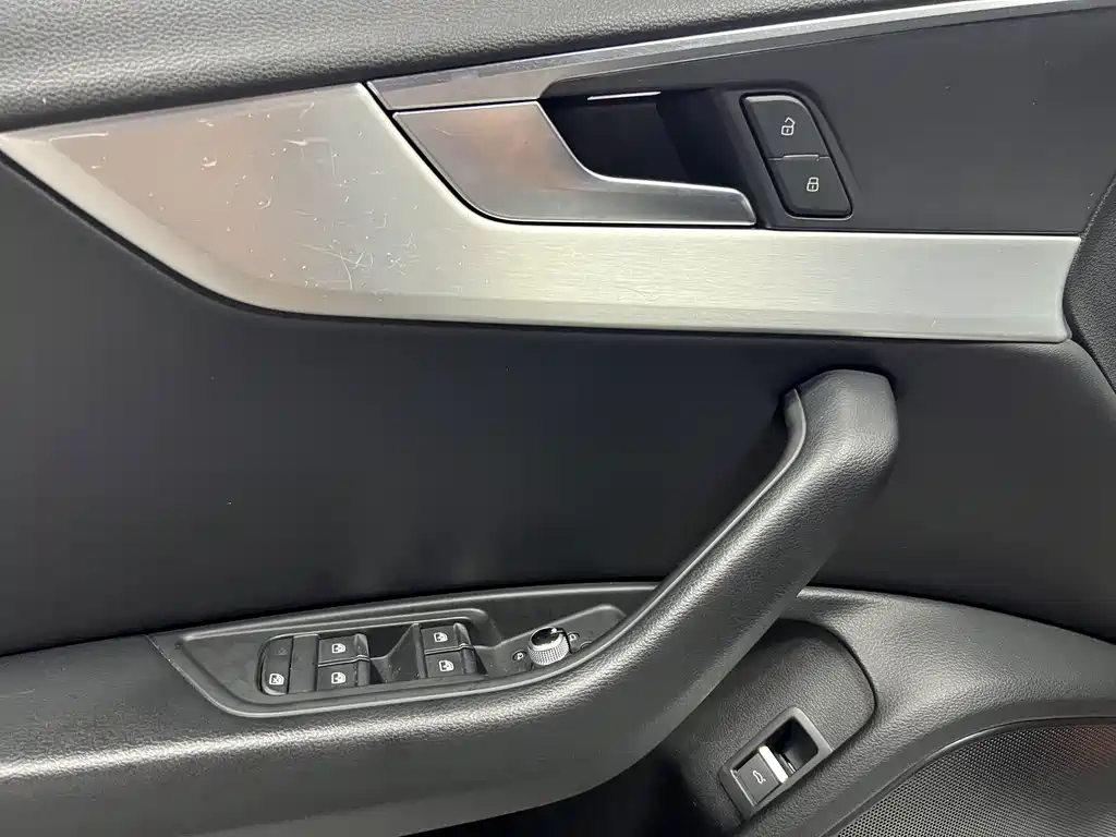 Audi A4L — миниатюра 12
