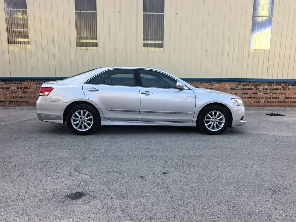 Toyota Camry — миниатюра 4
