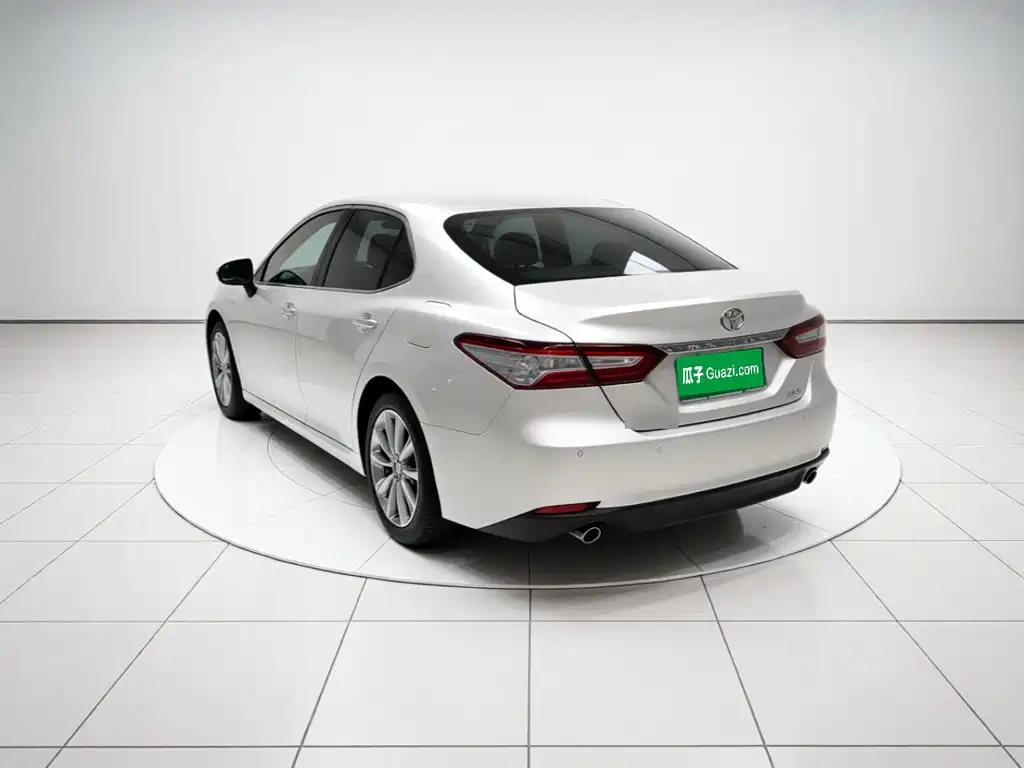 Toyota Camry — миниатюра 4