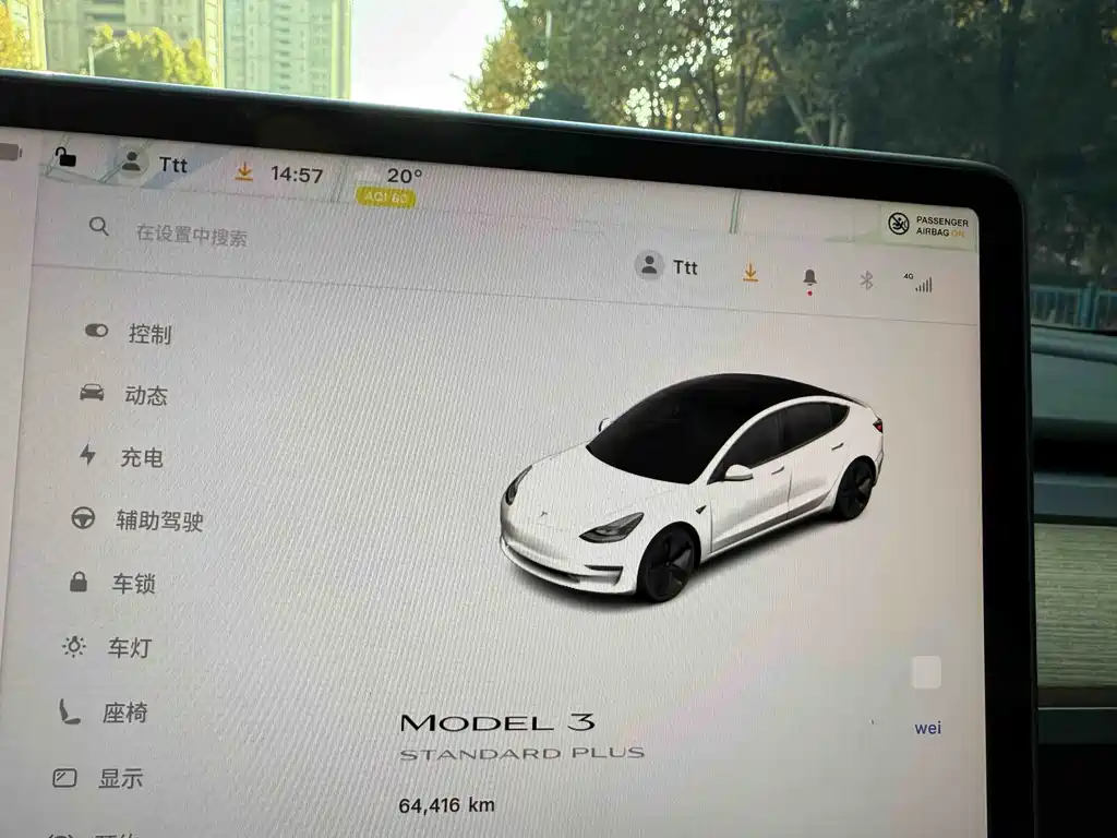 TESLA MODEL 3
