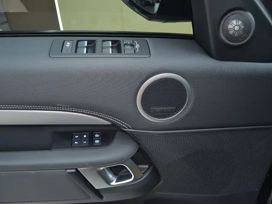 Land Rover Discovery — миниатюра 10