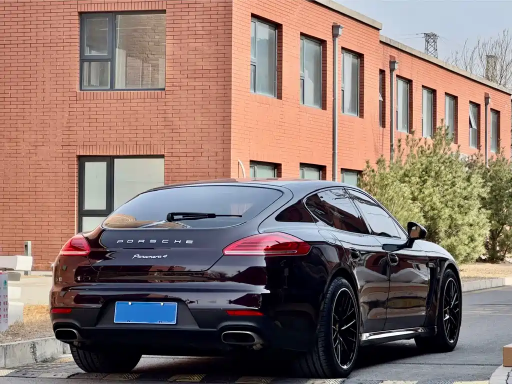 PORSCHE PANAMERA