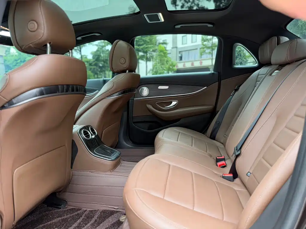 Mercedes-Benz E-Class — миниатюра 8