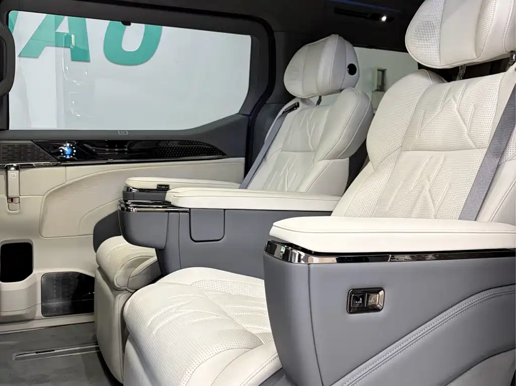 Zeekr 009 2024 мест Executive 108kWh